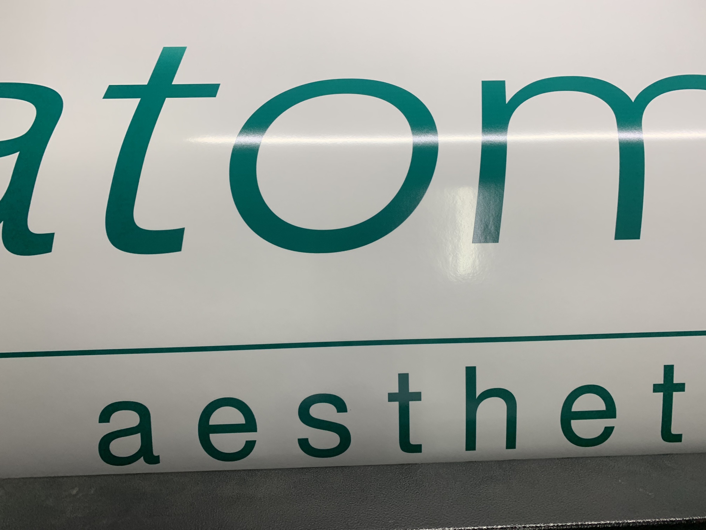 ภาพผลงานป้ายไวนิลราคาถูก : อิงค์เจ็ท สติ๊กเกอร์ atomclinic